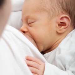 Sigue nutriendo a tu hijo durante la lactancia